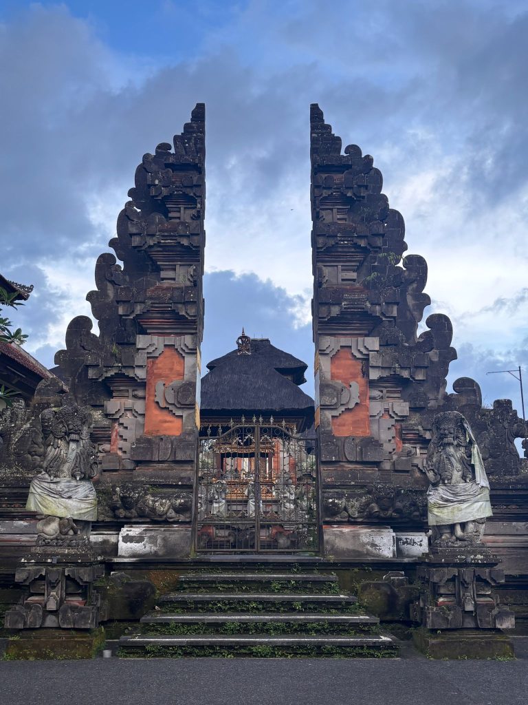 how to find accommodation in ubud