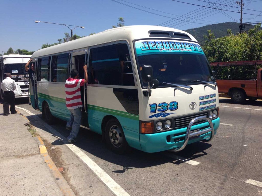 cómo ir del aeropuerto de El Salvador al centro
