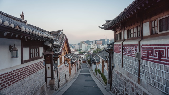 Best neighborhoods to stay in Seoul